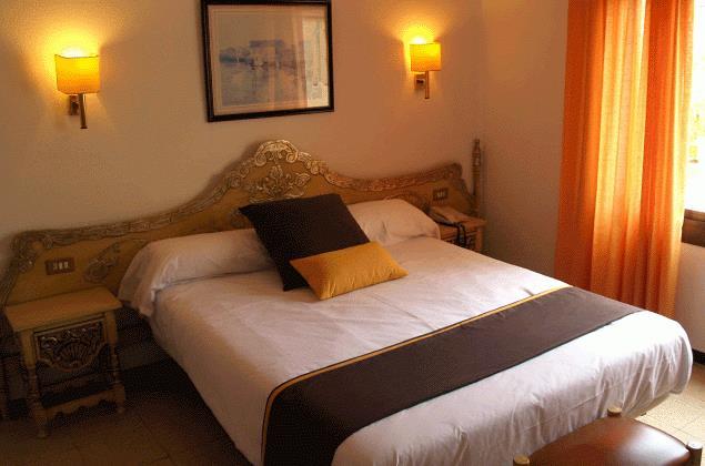 סאן פליו דה גיסולס Hotel Hostal Del Sol מראה חיצוני תמונה