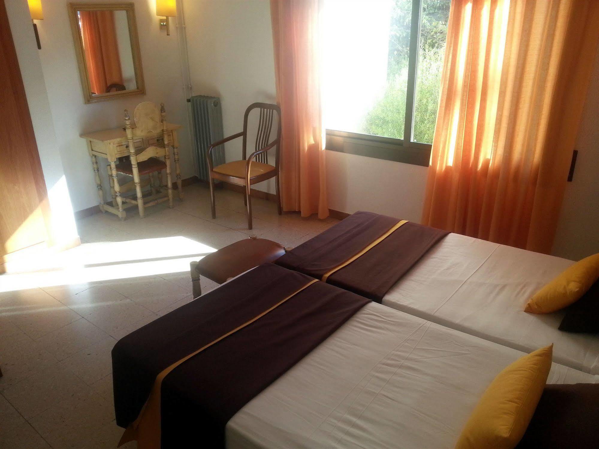 סאן פליו דה גיסולס Hotel Hostal Del Sol מראה חיצוני תמונה