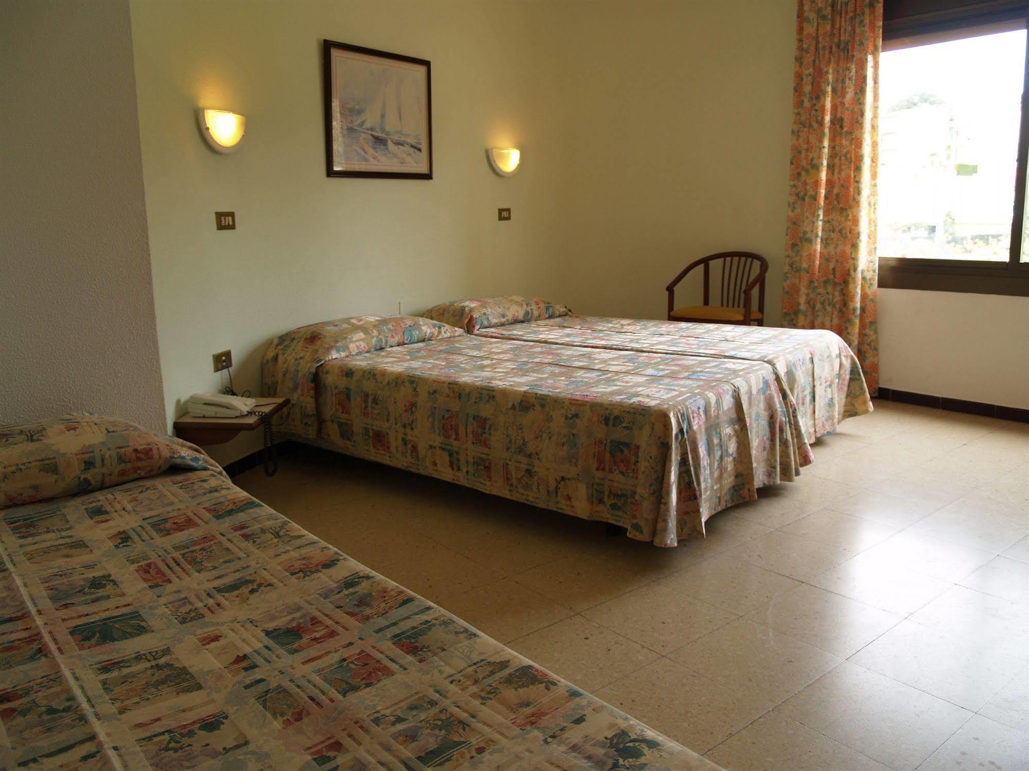 סאן פליו דה גיסולס Hotel Hostal Del Sol מראה חיצוני תמונה
